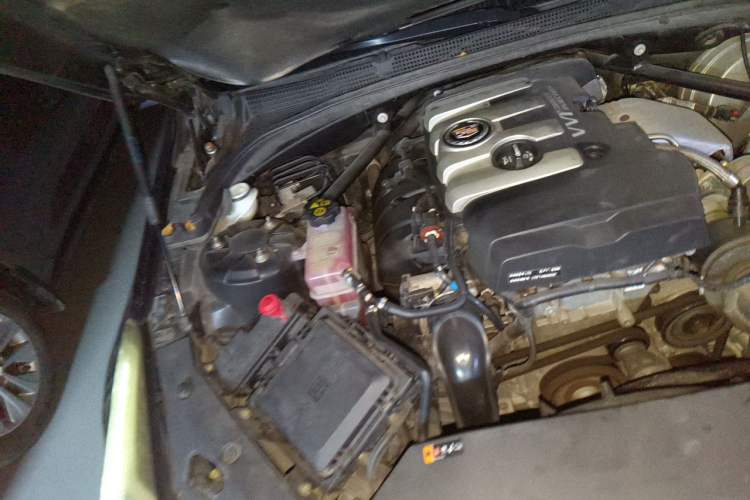 Used Cadillac ATS-L 2014 28T Elite Edition Engine Bay Right