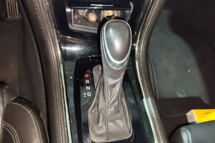 Used Cadillac ATS-L 2014 25T Fashion Edition Gear Lever