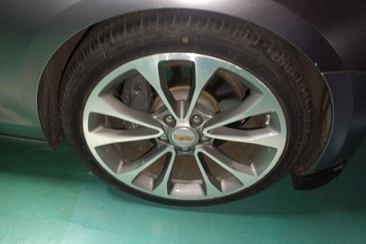 Used Cadillac ATS-L 2014 28T Leading Model Right Front Wheel Hub