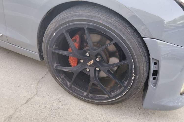 Used Cadillac ATS-L 2014 25T Comfort Model Right Front Wheel Hub