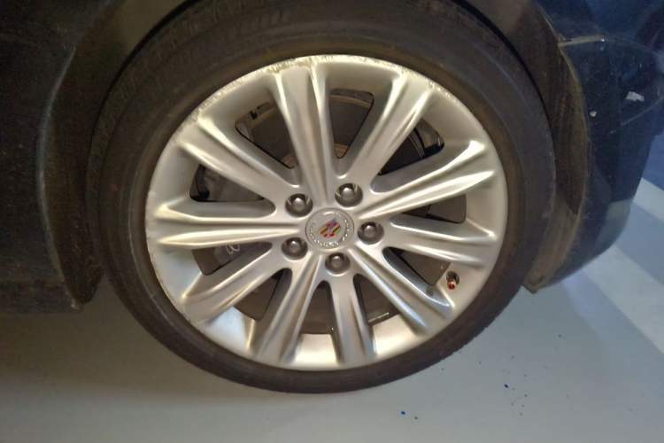 Used Cadillac ATS-L 2014 28T Elite Edition Right Front Wheel Hub