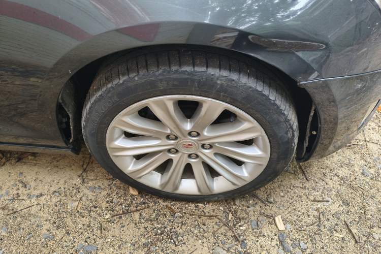 Used Cadillac ATS-L 2014 25T Comfort Model Right Front Wheel Hub