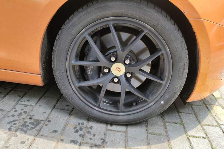 Used Cadillac ATS-L 2014 28T Luxury Model Right Front Wheel Hub