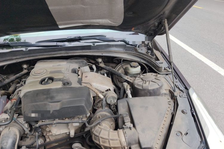 Used Cadillac ATS-L 2014 28T Elite Edition Engine Bay Left