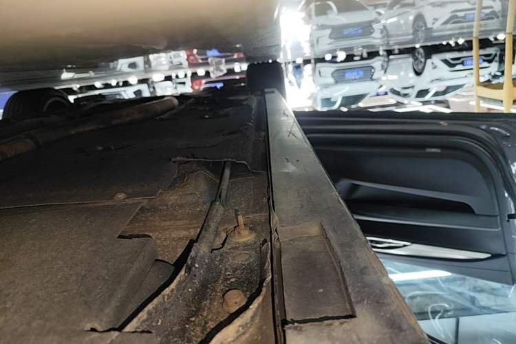 Used Cadillac ATS-L 2014 25T Comfort Model Left Side Sill