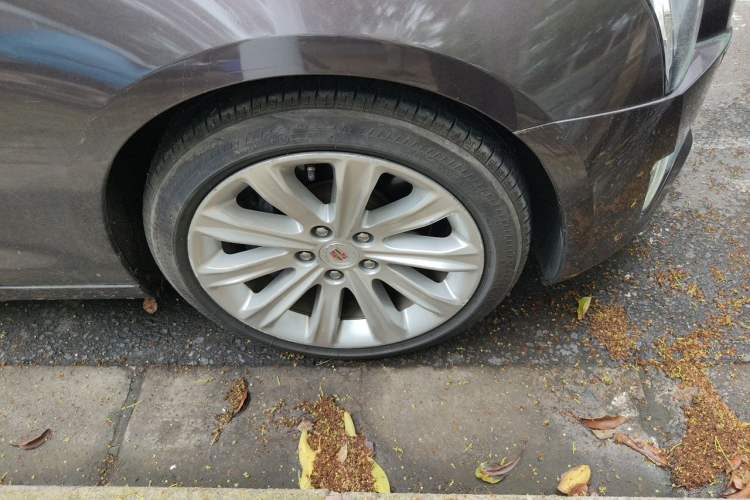 Used Cadillac ATS-L 2014 28T Elite Edition Right Front Wheel Hub