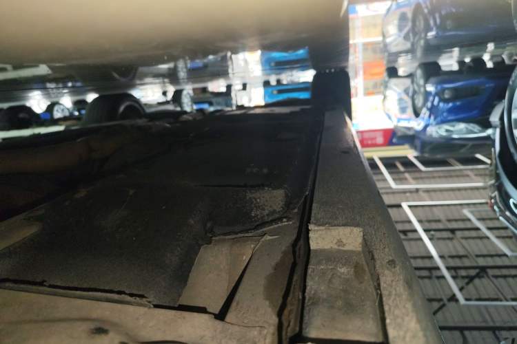Used Cadillac ATS-L 2014 25T Comfort Model Right Side Sill