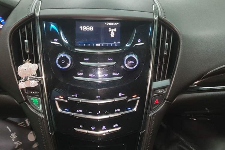 Used Cadillac ATS-L 2014 25T Comfort Model Audio And AC Panel