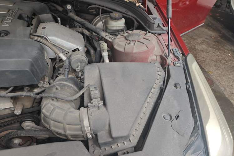 Used Cadillac ATS-L 2014 25T Comfort Model Engine Bay Left