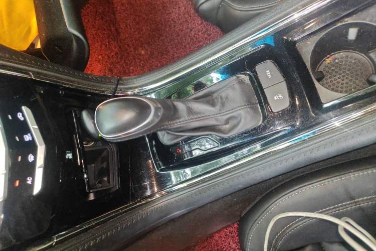 Used Cadillac ATS-L 2014 28T Luxury Model Gear Lever