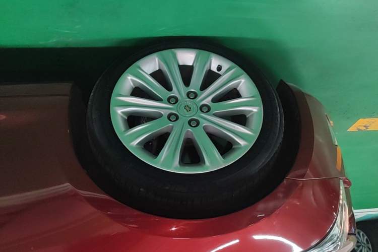 Used Cadillac ATS-L 2014 25T Comfort Model Left Front Wheel Hub