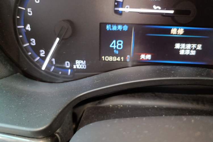 Used Cadillac ATS-L 2014 25T Comfort Model Odometer Close Up