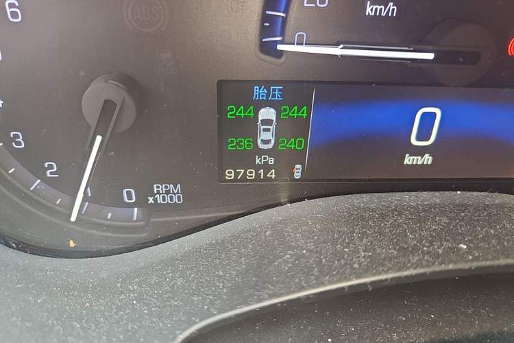 Used Cadillac ATS-L 2014 25T Fashion Edition Odometer Close Up