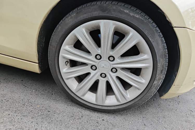 Used Cadillac ATS-L 2014 25T Comfort Model Right Front Wheel Hub