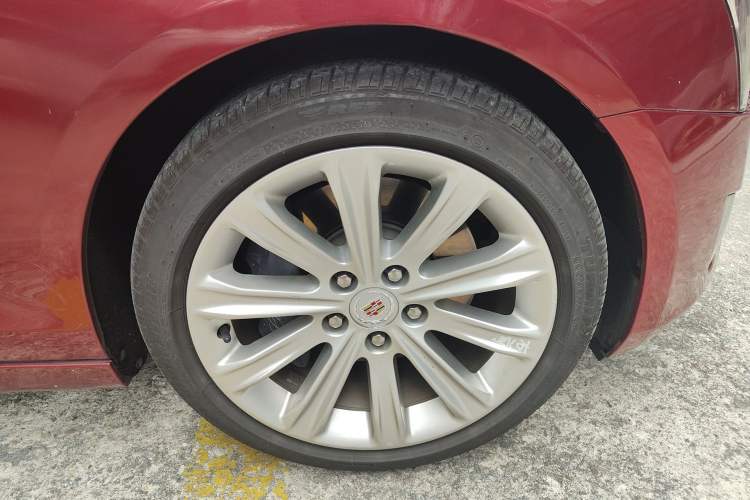Used Cadillac ATS-L 2014 28T Luxury Model Right Front Wheel Hub