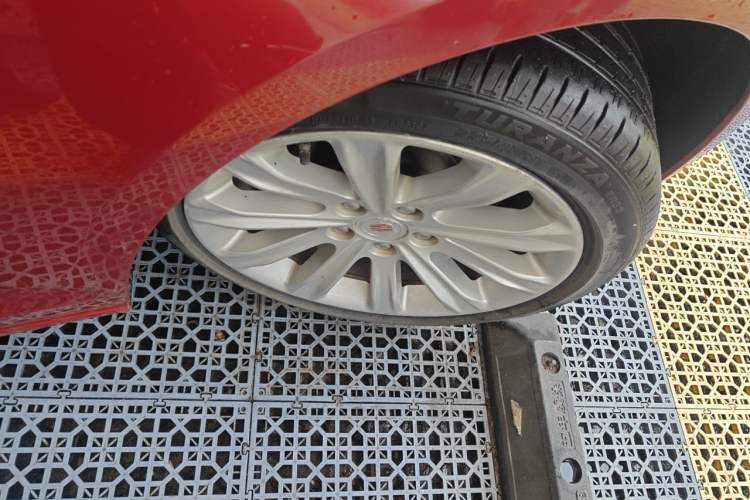 Used Cadillac ATS-L 2014 25T Fashion Edition Right Front Wheel Hub