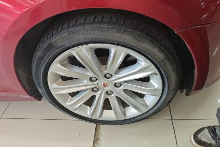 Used Cadillac ATS-L 2014 25T Comfort Model Right Front Wheel Hub