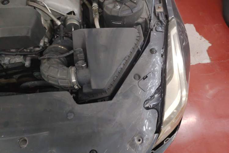 Used Cadillac ATS-L 2014 25T Comfort Model Engine Bay Left
