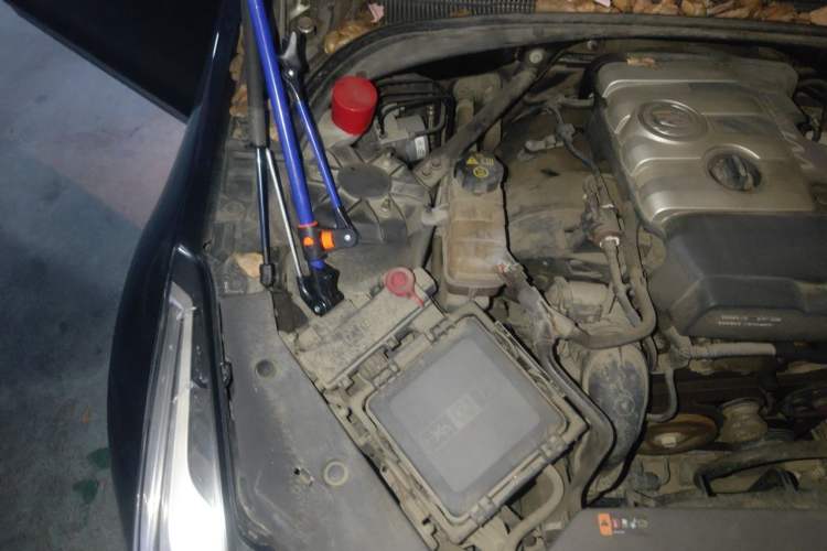 Used Cadillac ATS-L 2014 25T Comfort Model Engine Bay Right