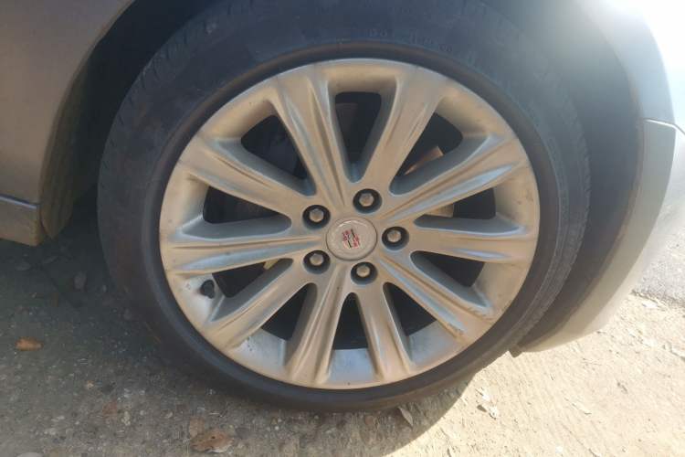 Used Cadillac ATS-L 2014 25T Comfort Model Right Front Wheel Hub