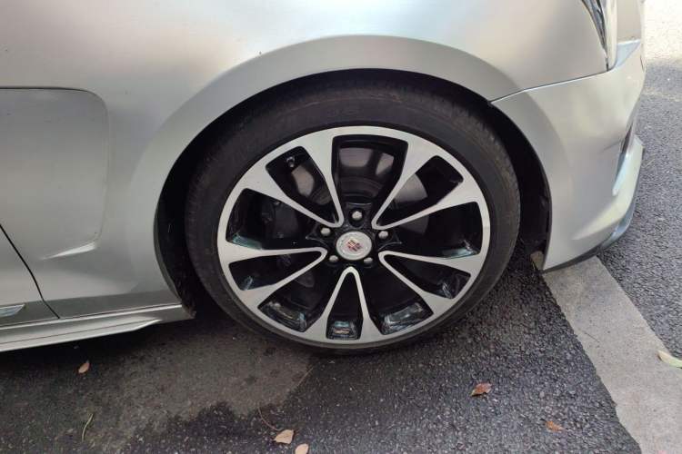 Used Cadillac ATS-L 2014 28T Leading Model Right Front Wheel Hub