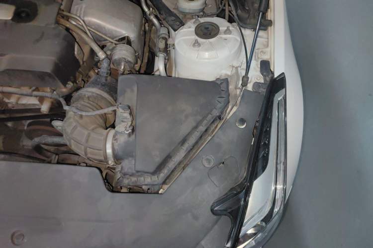 Used Cadillac ATS-L 2014 25T Comfort Model Engine Bay Left