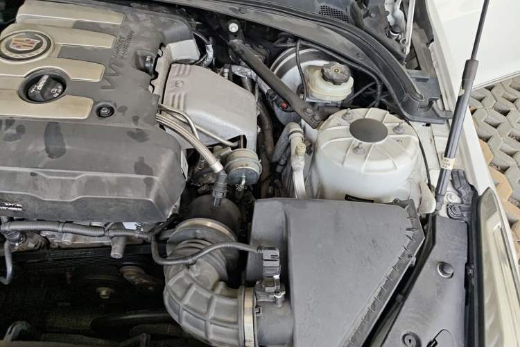 Used Cadillac ATS-L 2014 25T Comfort Model Engine Bay Left