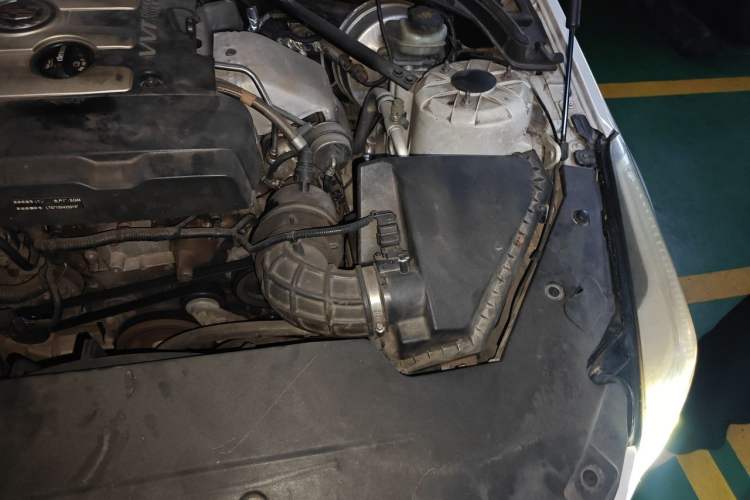 Used Cadillac ATS-L 2014 25T Comfort Model Engine Bay Left