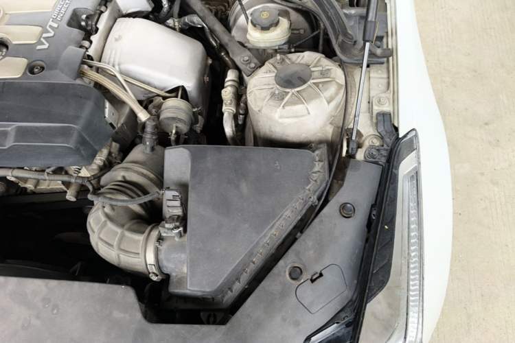 Used Cadillac ATS-L 2014 28T Elite Edition Engine Bay Left