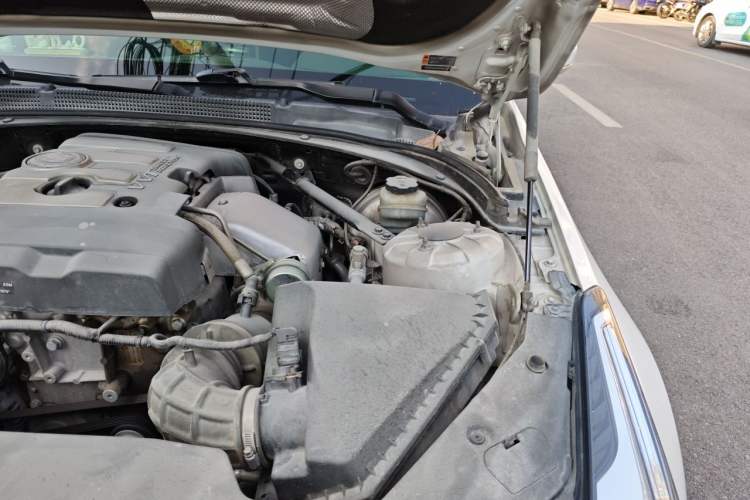 Used Cadillac ATS-L 2014 25T Comfort Model Engine Bay Left