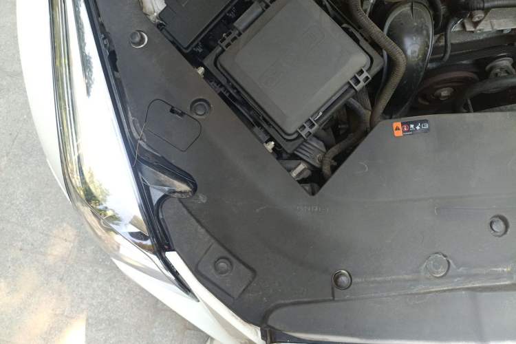 Used Cadillac ATS-L 2014 25T Comfort Model Engine Bay Right