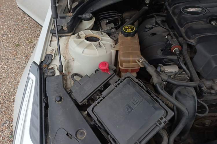 Used Cadillac ATS-L 2014 28T Luxury Model Engine Bay Right