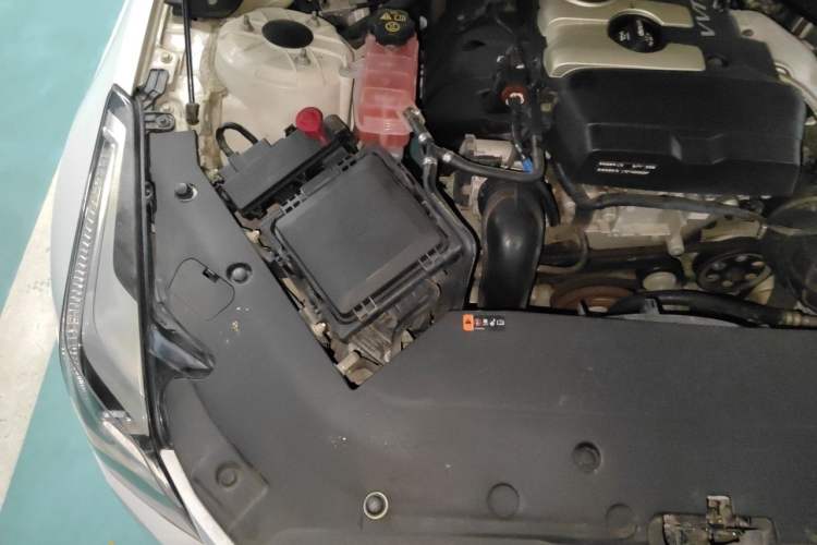Used Cadillac ATS-L 2014 28T Elite Edition Engine Bay Right
