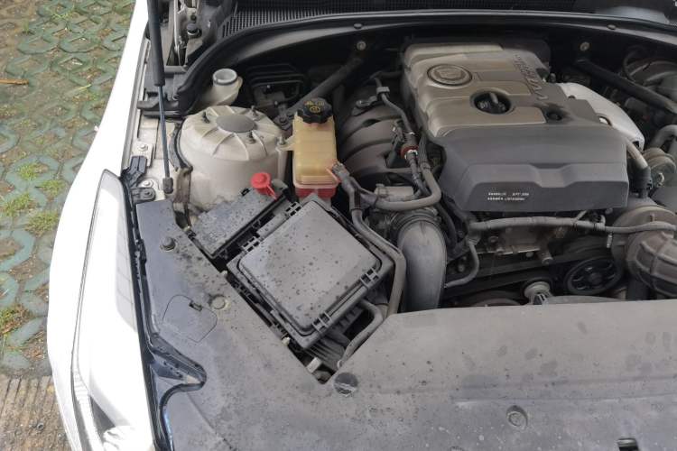 Used Cadillac ATS-L 2014 28T Elite Edition Engine Bay Right