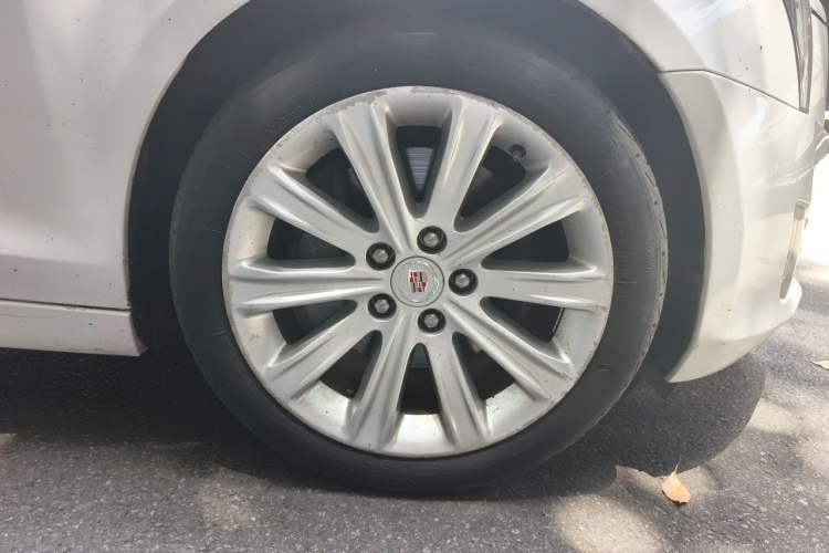 Used Cadillac ATS-L 2014 25T Comfort Model Right Front Wheel Hub