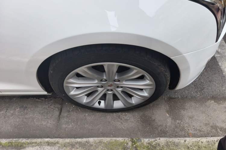 Used Cadillac ATS-L 2014 25T Comfort Model Right Front Wheel Hub