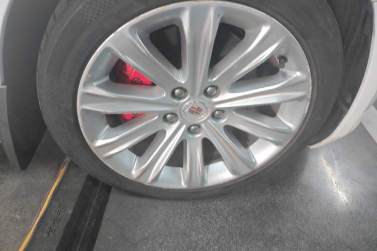 Used Cadillac ATS-L 2014 25T Comfort Model Right Front Wheel Hub