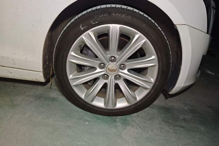 Used Cadillac ATS-L 2014 25T Comfort Model Right Front Wheel Hub