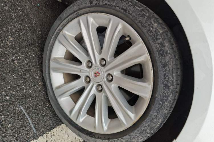 Used Cadillac ATS-L 2014 25T Comfort Model Right Front Wheel Hub
