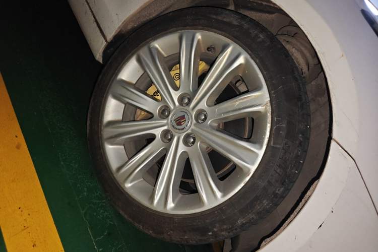 Used Cadillac ATS-L 2014 25T Comfort Model Right Front Wheel Hub