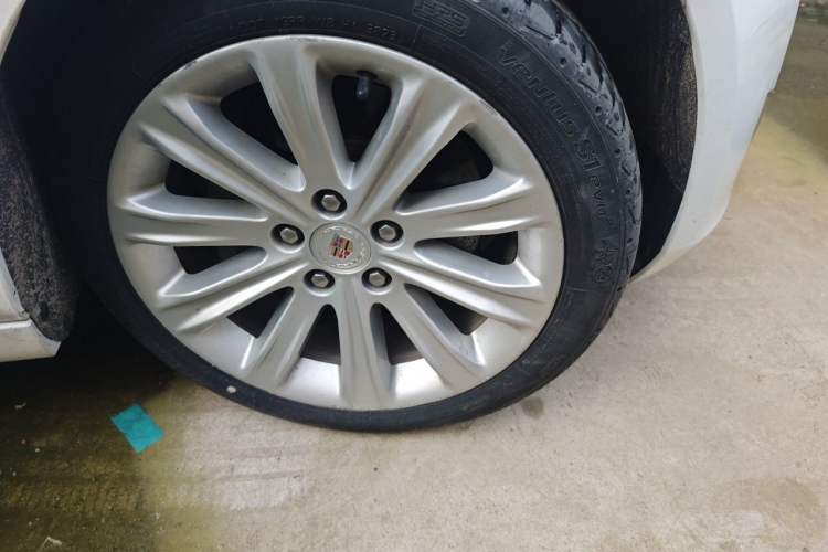 Used Cadillac ATS-L 2014 25T Comfort Model Right Front Wheel Hub
