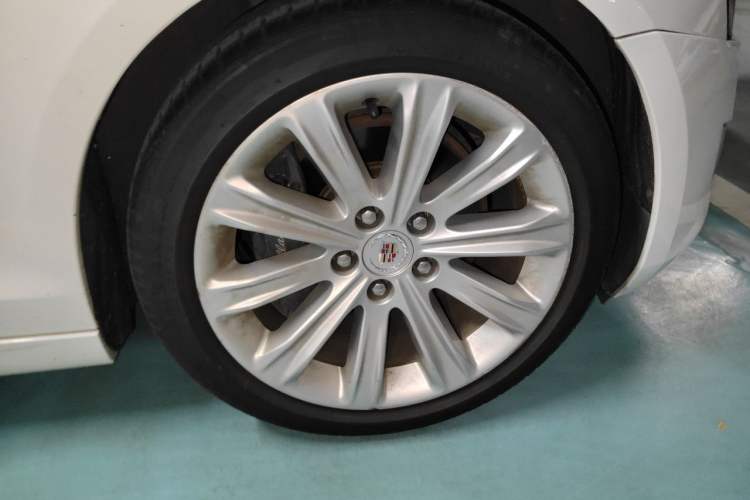 Used Cadillac ATS-L 2014 28T Elite Edition Right Front Wheel Hub