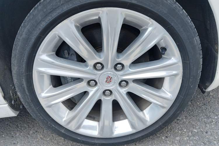 Used Cadillac ATS-L 2014 25T Comfort Model Right Front Wheel Hub