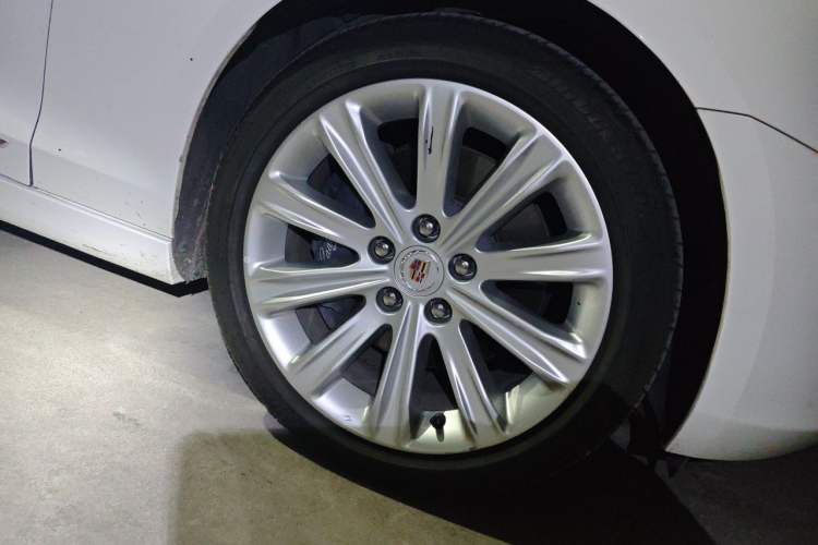Used Cadillac ATS-L 2014 28T Elite Edition Right Front Wheel Hub