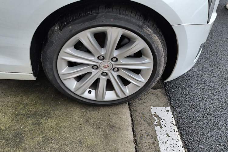 Used Cadillac ATS-L 2014 25T Comfort Model Right Front Wheel Hub