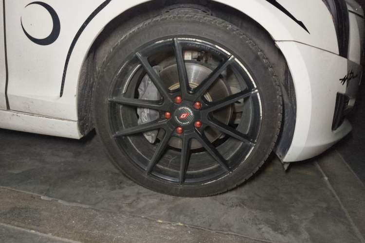 Used Cadillac ATS-L 2014 25T Comfort Model Right Front Wheel Hub