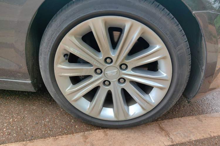 Used Cadillac ATS-L 2016 28T Fashion Edition Right Front Wheel Hub