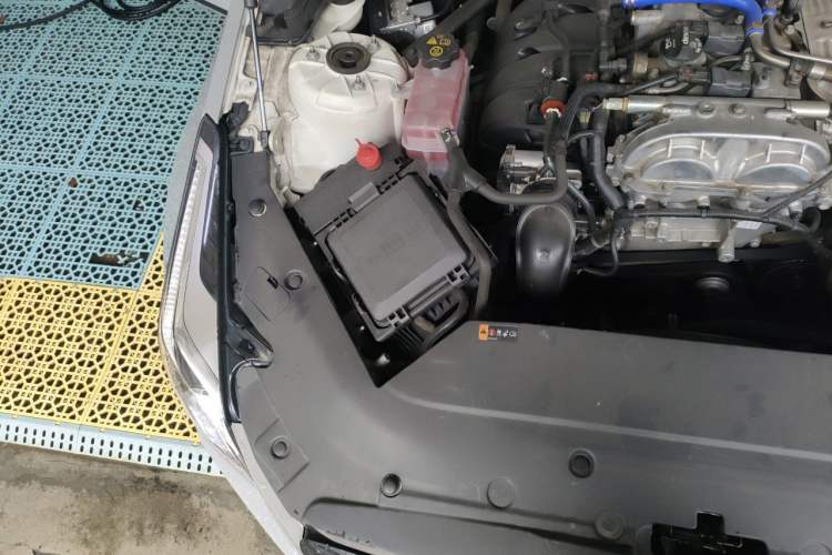Used Cadillac ATS-L 2016 28T Luxury Version Engine Bay Right