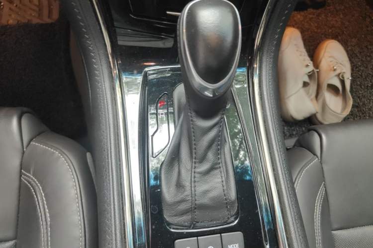 Used Cadillac ATS-L 2016 28T Fashion Edition Gear Lever