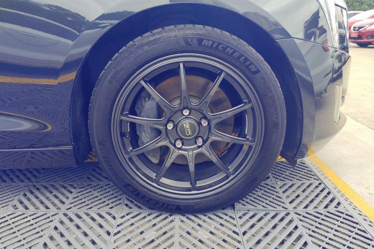 Used Cadillac ATS-L 2016 28T Fashion Edition Right Front Wheel Hub